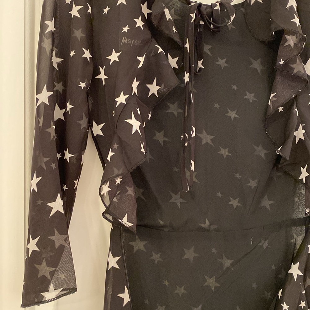 Nasty Gal Open Back Mini B&W Walk Of Fame Star Dress, sheer sleeve, ruffled NEW - Picture 12 of 14